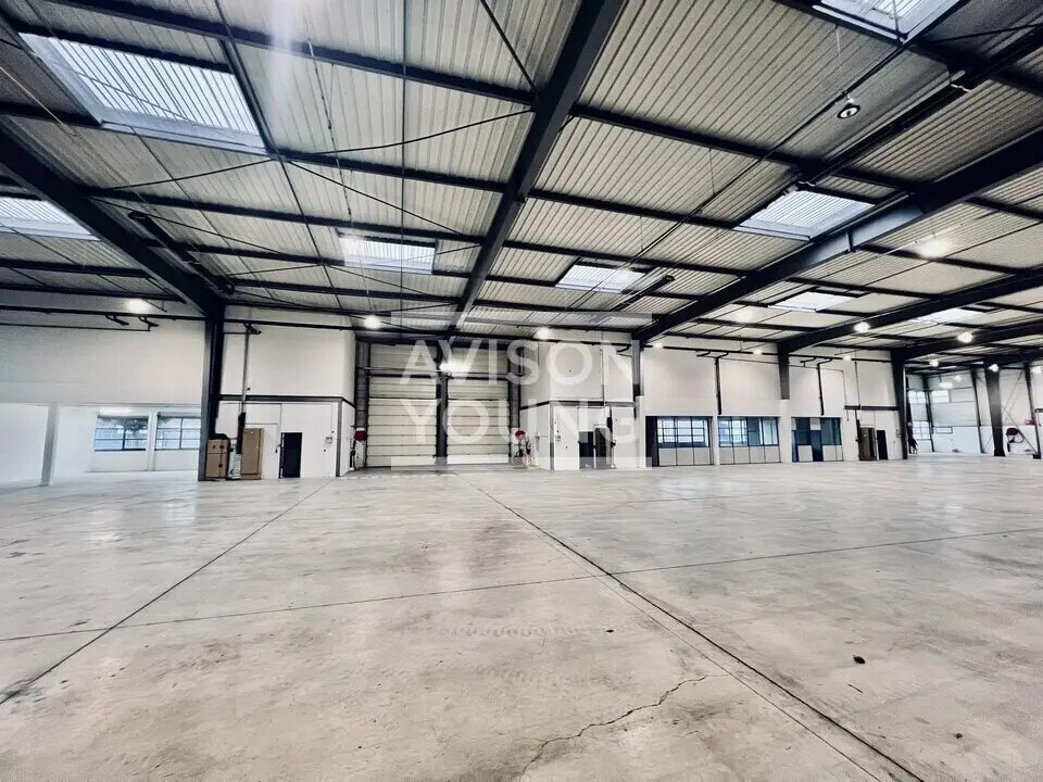 Location Local d'activités 531 m² - Photo 1