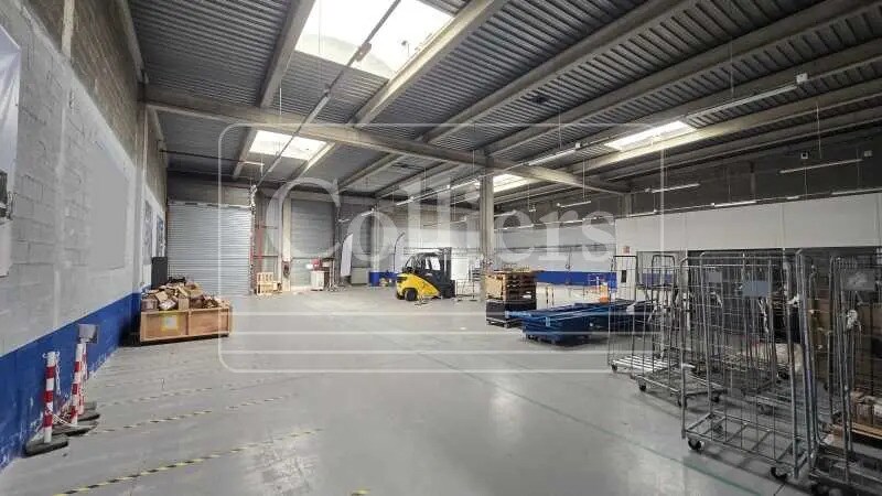 Light Industrial in Vitrolles to rent - Interior Photo - Image 2 of 6