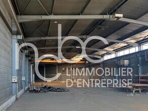 Light Industrial in Vaulx-en-Velin to rent Interior Photo- Image 1 of 3