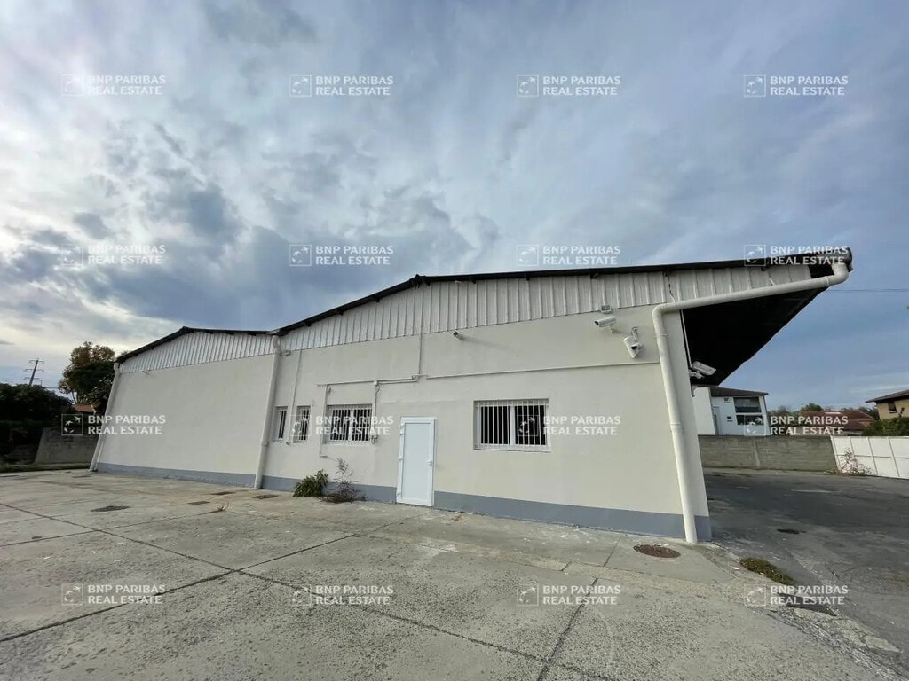Location Local d'activités 320 m² - Photo 1