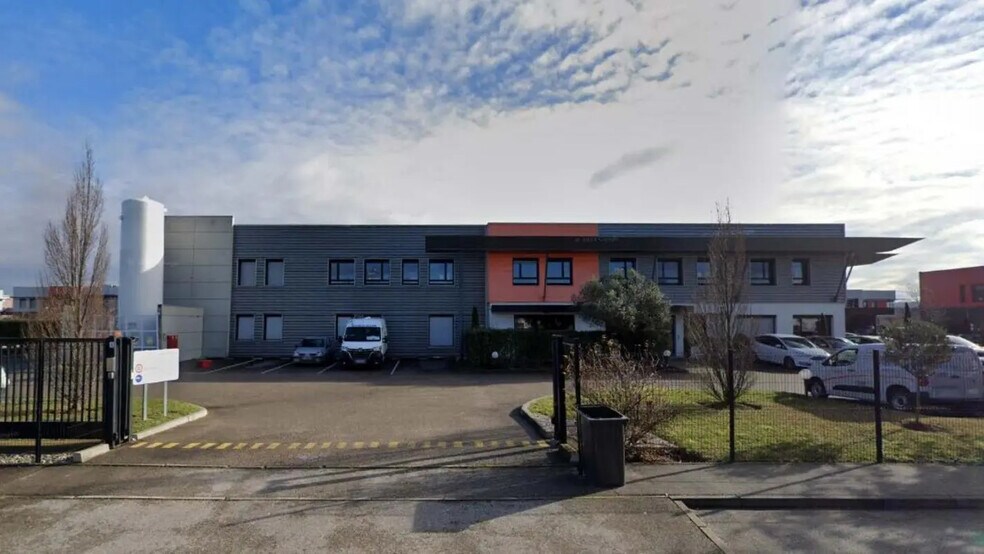 6 Rue De Lombardie, Saint-Priest to rent - Building Photo - Image 3 of 7