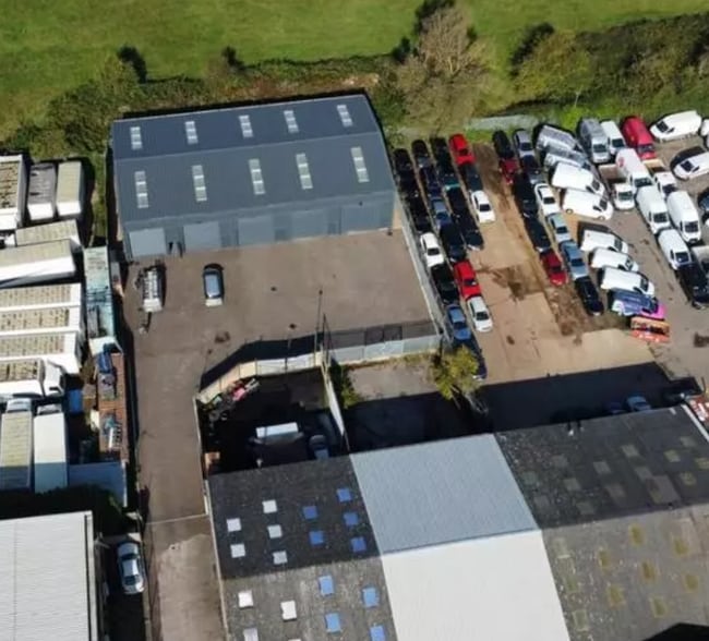 Crabtree Rd, Egham to rent - Aerial - Image 2 of 2