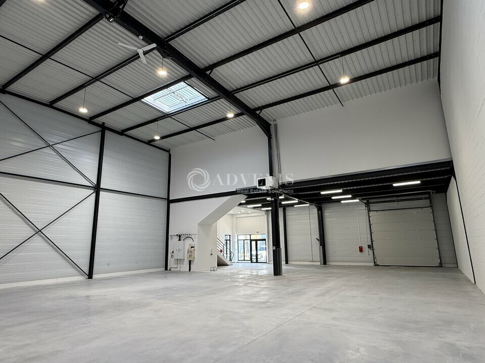 Light Industrial in Gretz-Armainvilliers for sale Building Photo- Image 1 of 6