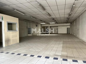 Retail in Oullins to rent Building Photo- Image 2 of 11