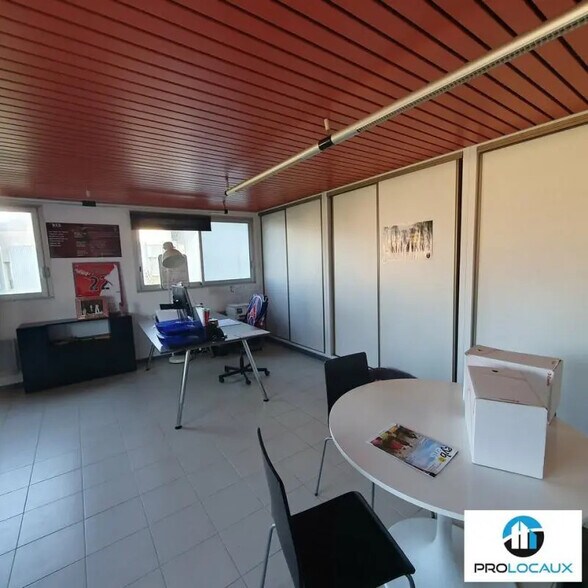 Office in Eybens to rent - Interior Photo - Image 3 of 7
