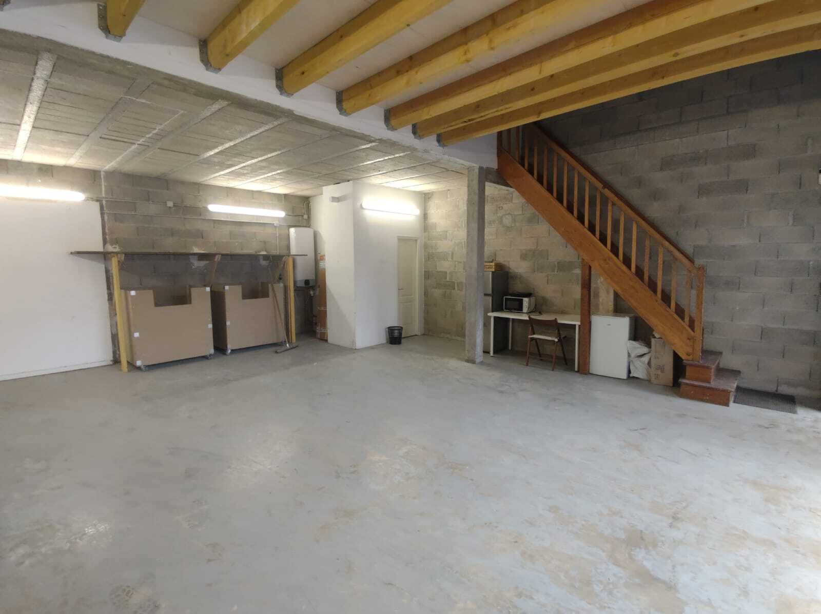 Light Industrial in Villeneuve-le-Roi to rent Interior Photo- Image 1 of 4