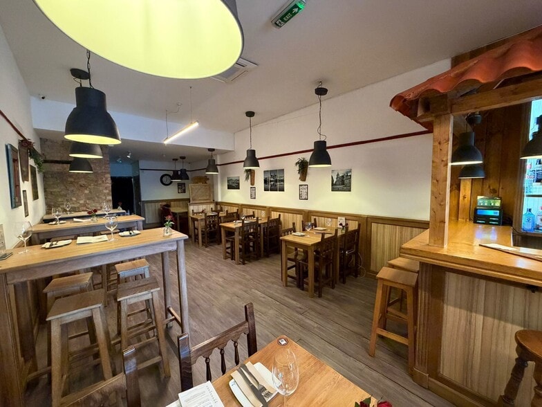 124 Putney High St, London to rent - Building Photo - Image 2 of 7