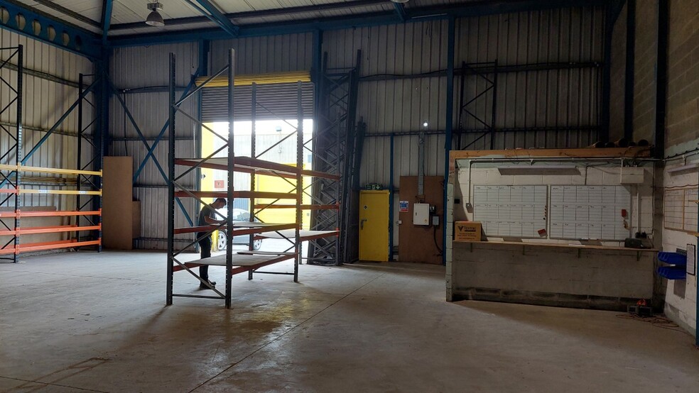 24 Withey Ct, Ystrad Mynach to rent - Building Photo - Image 2 of 4