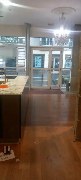 Retail in Nantes to rent - Building Photo - Image 3 of 5