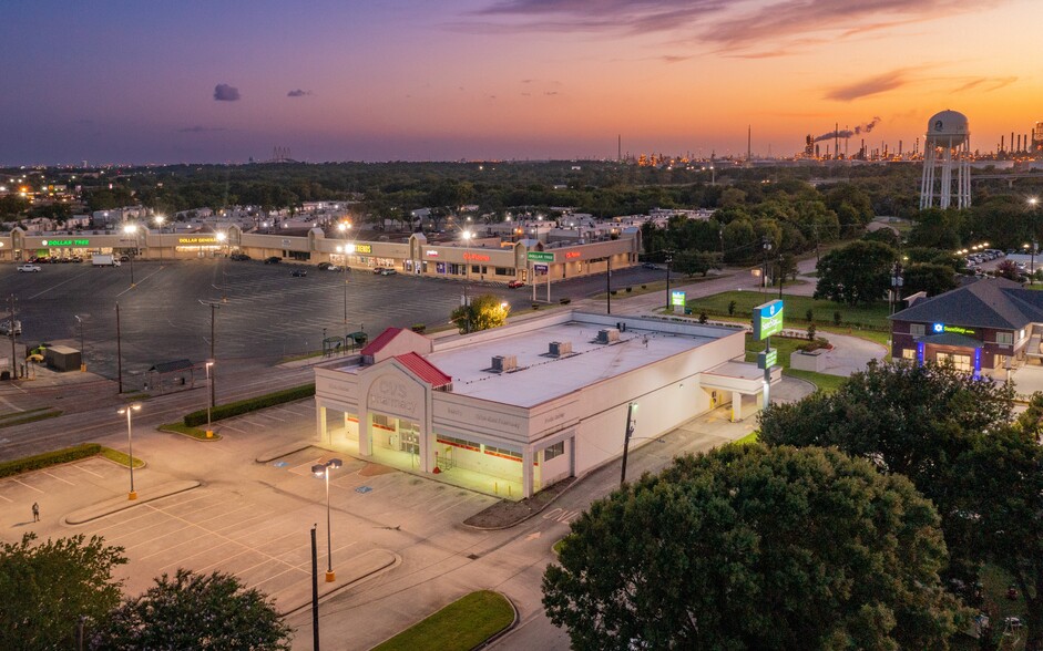 2001 Garth Rd, Baytown, TX for sale - Building Photo - Image 1 of 13