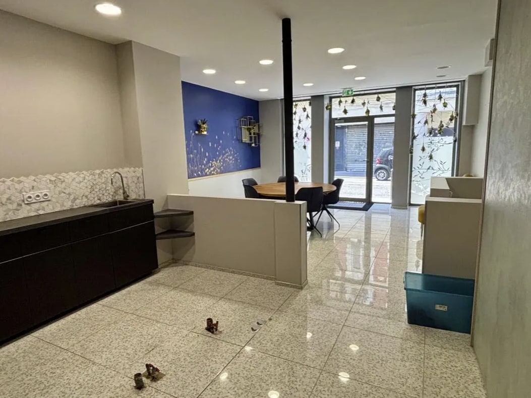 Retail in Paris to rent Interior Photo- Image 1 of 8