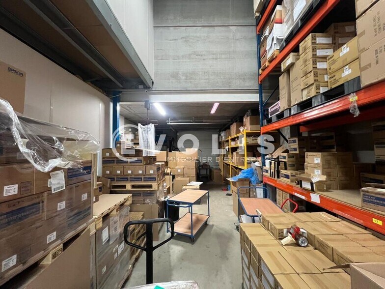 Light Industrial in Lieusaint for sale - Interior Photo - Image 1 of 7