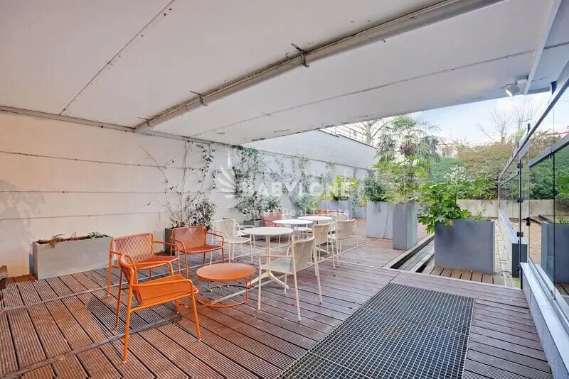 Office in Montrouge for sale Building Photo- Image 1 of 13