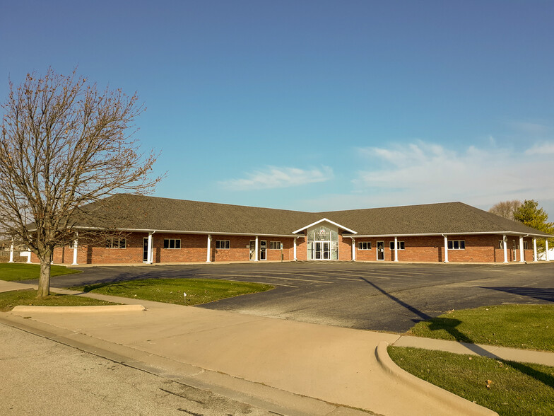 2925 S Meadowbrook Rd, Springfield, IL for rent - Building Photo - Image 1 of 16