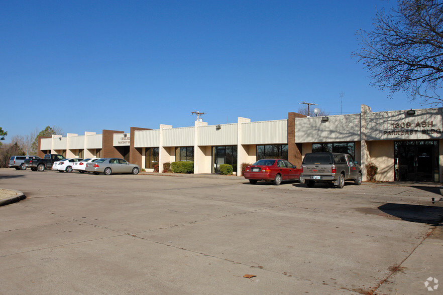 1309-1313 W Ash Ave, Duncan, OK for rent - Primary Photo - Image 1 of 2