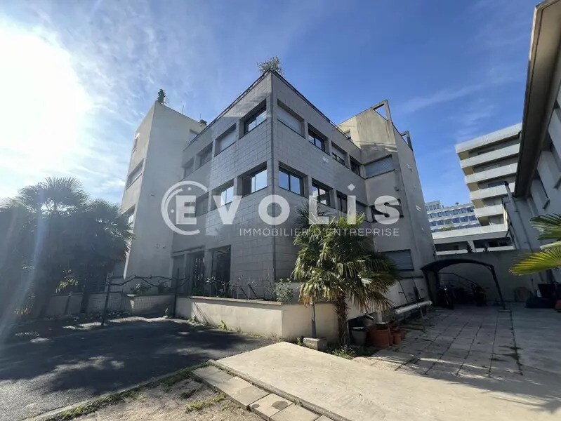 Office in Fontenay-sous-Bois to rent Building Photo- Image 1 of 11