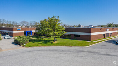 330-336 Clubhouse Rd, Hunt Valley, MD for rent Building Photo- Image 1 of 4