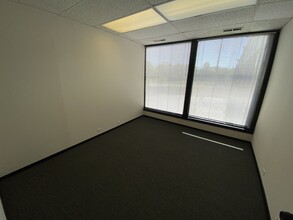 540-550 W Frontage Rd, Northfield, IL for rent Interior Photo- Image 2 of 3