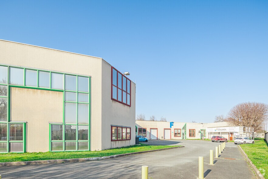 26 Rue Robert Witchitz, Ivry-sur-Seine to rent - Building Photo - Image 3 of 6