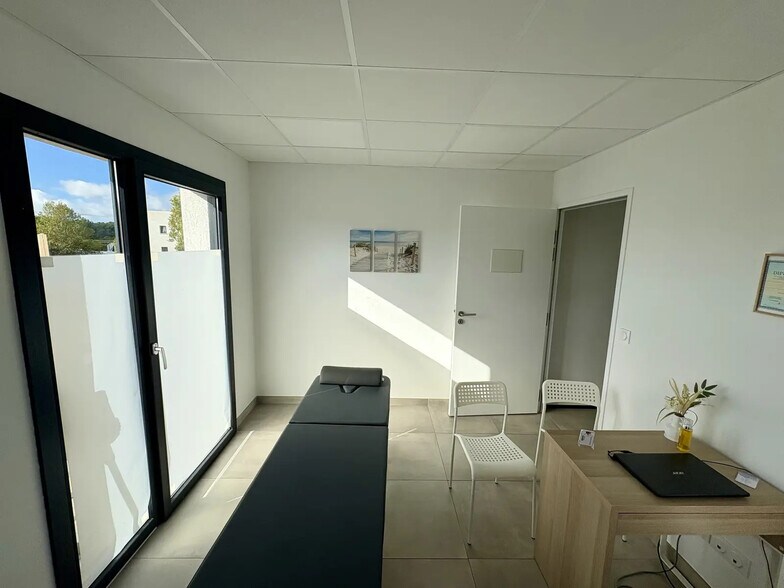 Office in Velaux to rent - Building Photo - Image 2 of 3