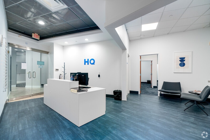 1701 Park Center Dr, Orlando, FL to rent - Building Photo - Image 1 of 23