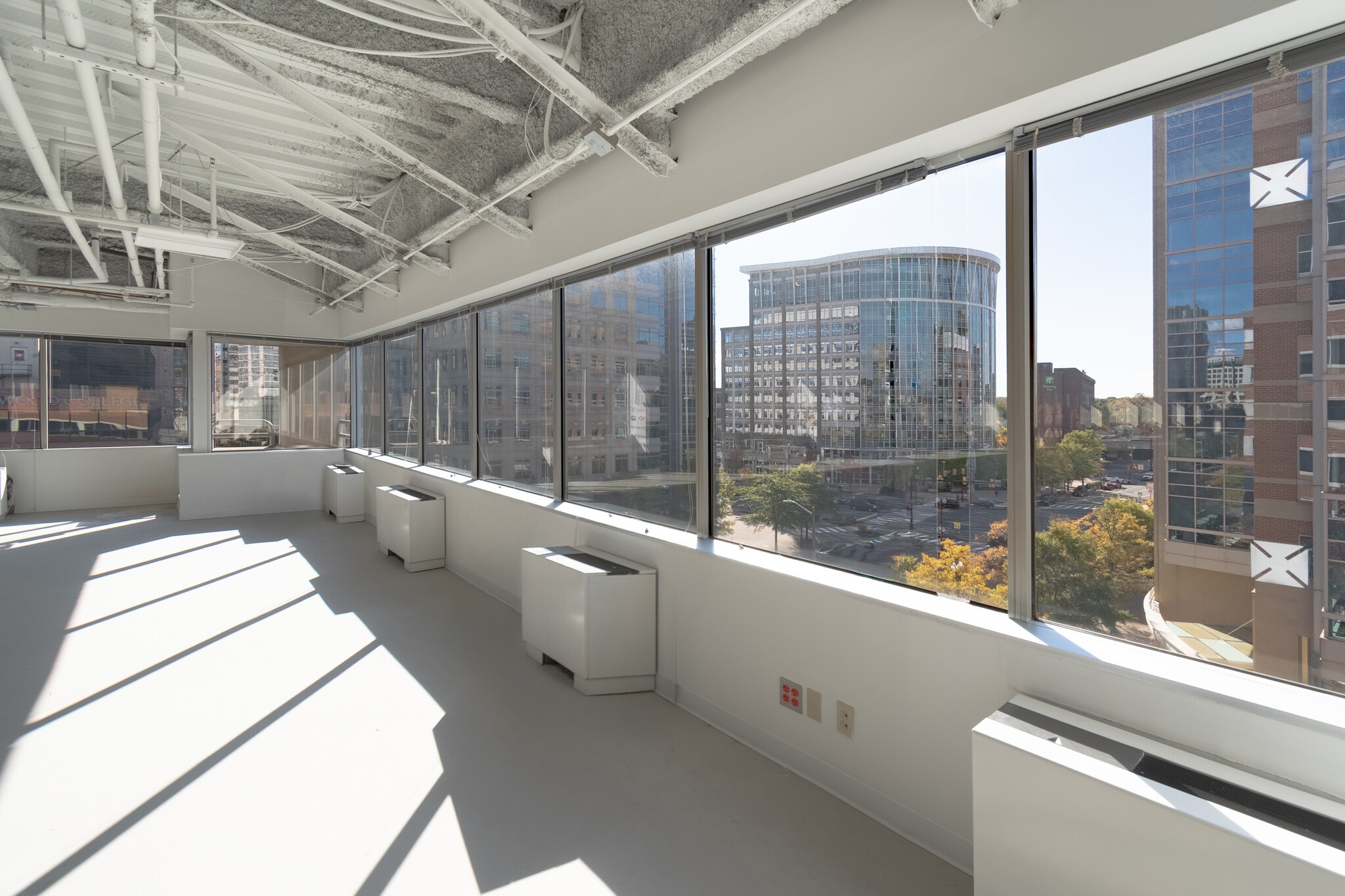 4401 N Fairfax Dr, Arlington, VA to rent Interior Photo- Image 1 of 4