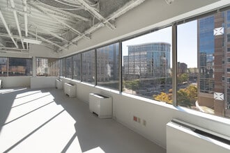 4401 N Fairfax Dr, Arlington, VA to rent Interior Photo- Image 1 of 4