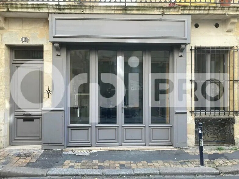 Retail in Bordeaux to rent - Building Photo - Image 1 of 6
