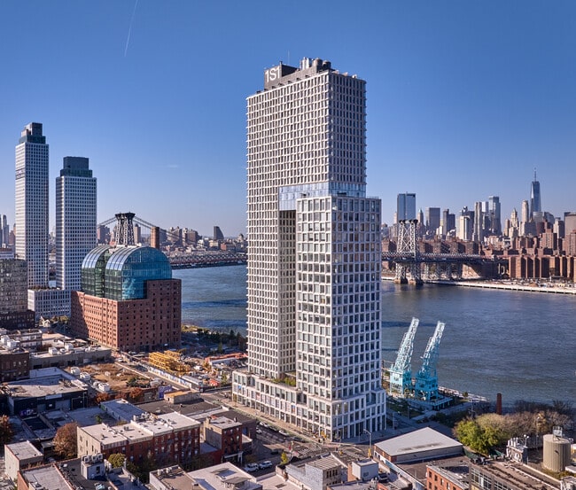 More details for 10 Grand St, Brooklyn, NY - Office to Rent