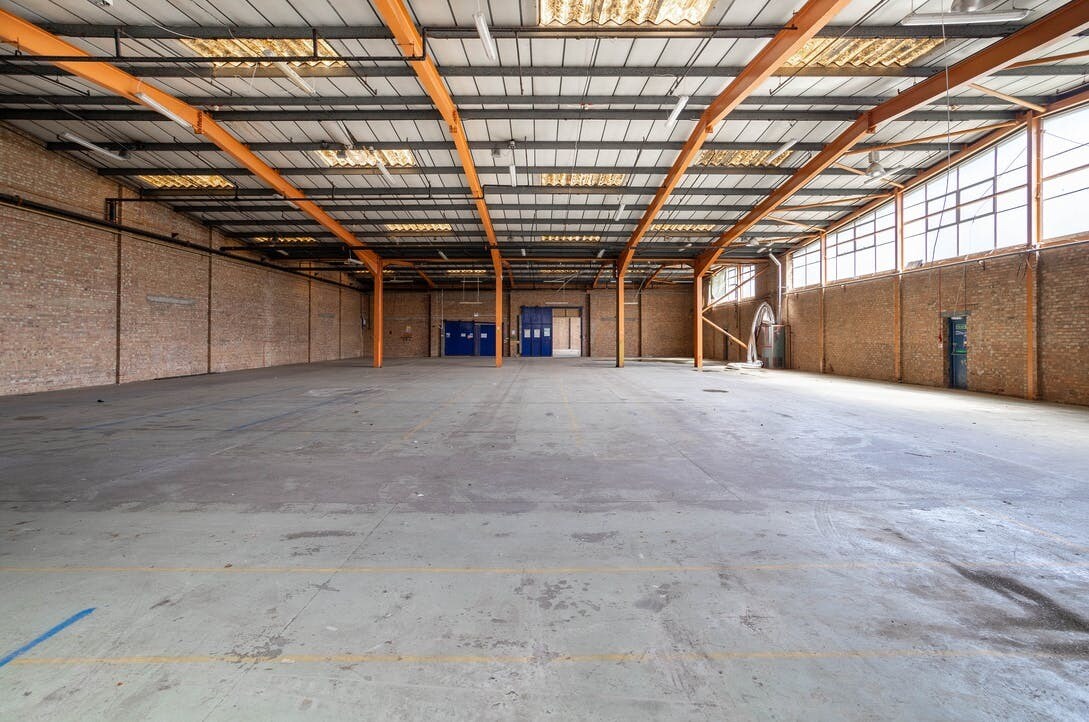 24 Creekside, London to rent Interior Photo- Image 1 of 1