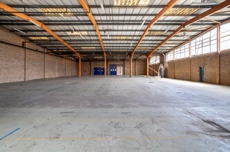 24 Creekside, London to rent Interior Photo- Image 1 of 1