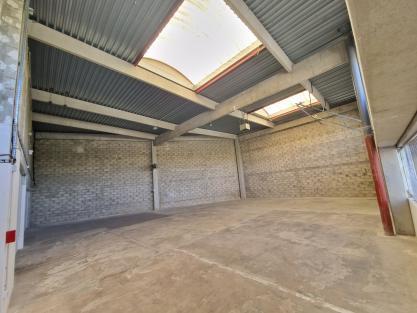 Light Industrial in Poissy to rent Building Photo- Image 1 of 10