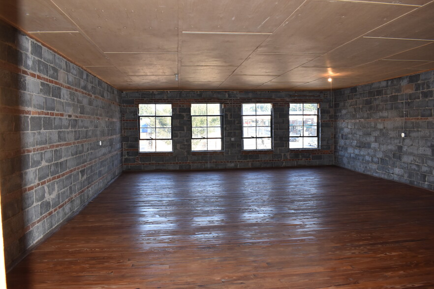 105 1st Ave S, Conover, NC for rent - Interior Photo - Image 3 of 3