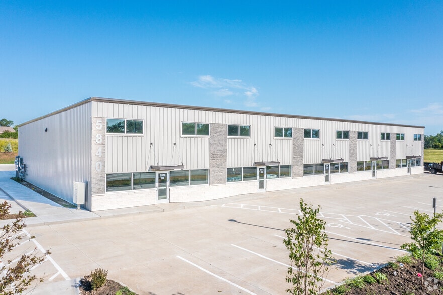 5840 NW Beaver Dr, Johnston, IA for sale - Building Photo - Image 1 of 1