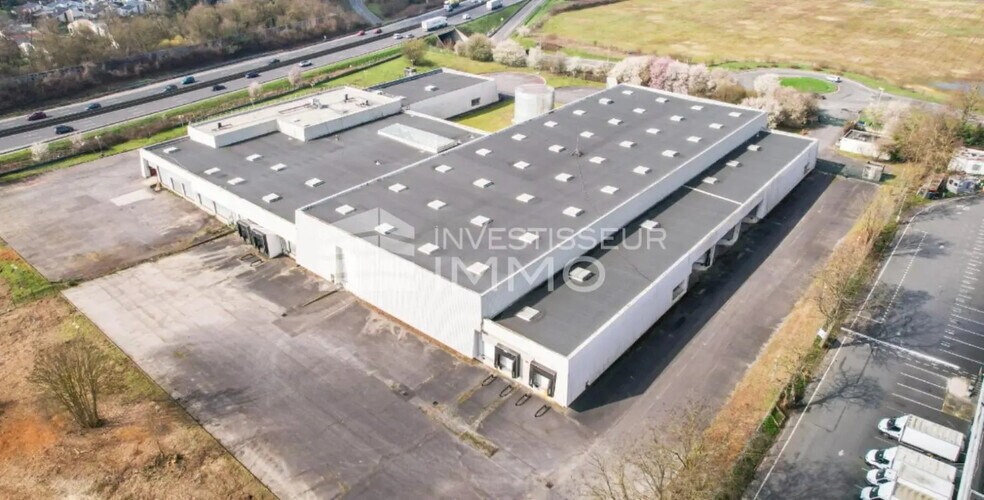 Light Industrial in Croissy-Beaubourg to rent - Aerial - Image 3 of 12