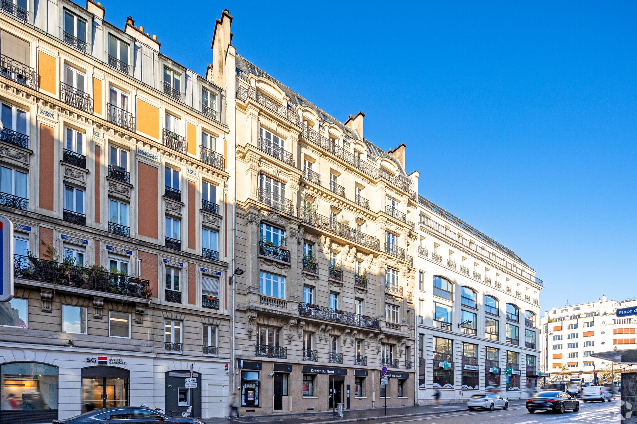 Retail in Paris to rent Primary Photo- Image 1 of 4