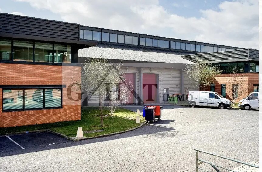 Office in Saint-Denis to rent Building Photo- Image 1 of 3