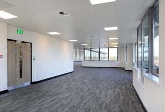 17-23 High St, Slough to rent Interior Photo- Image 1 of 2