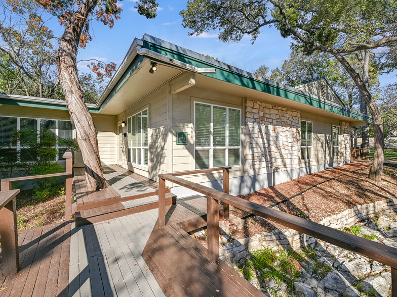 3939 Bee Caves Rd, Austin, TX for rent - Building Photo - Image 2 of 16