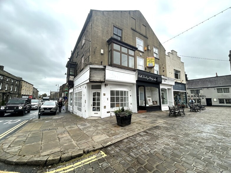 22-26 Market Pl, Otley to rent - Building Photo - Image 3 of 3