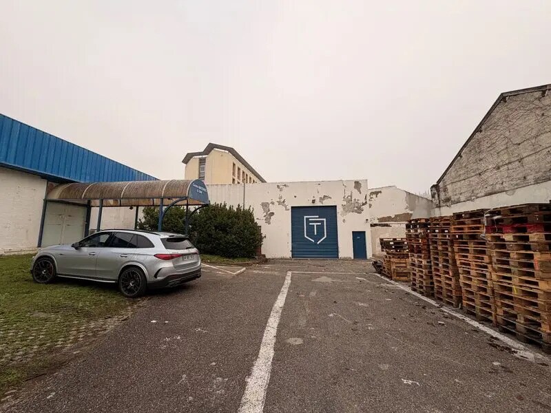 Light Industrial in Villeurbanne to rent Building Photo- Image 1 of 11