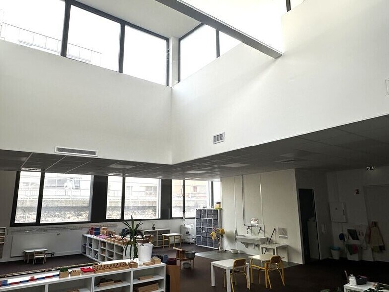 Office in Lyon to rent - Building Photo - Image 1 of 7