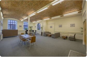 New Hall Hey Rd, Rossendale to rent Interior Photo- Image 1 of 11