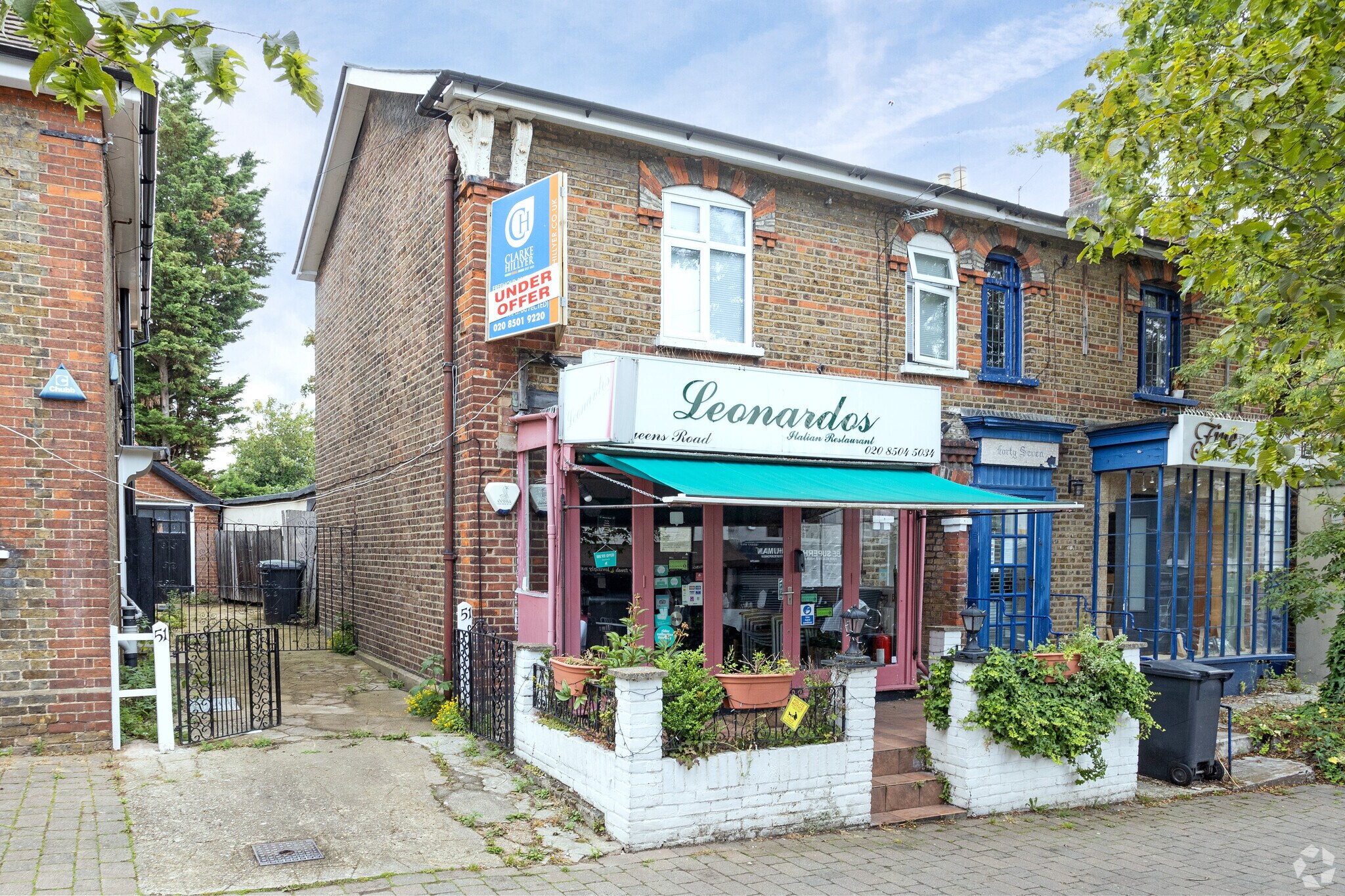 49 Queens Rd, Buckhurst Hill for sale Primary Photo- Image 1 of 1