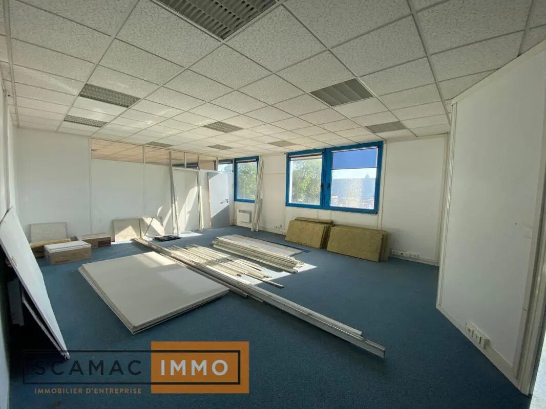 Office in Ris-Orangis to rent Interior Photo- Image 1 of 3