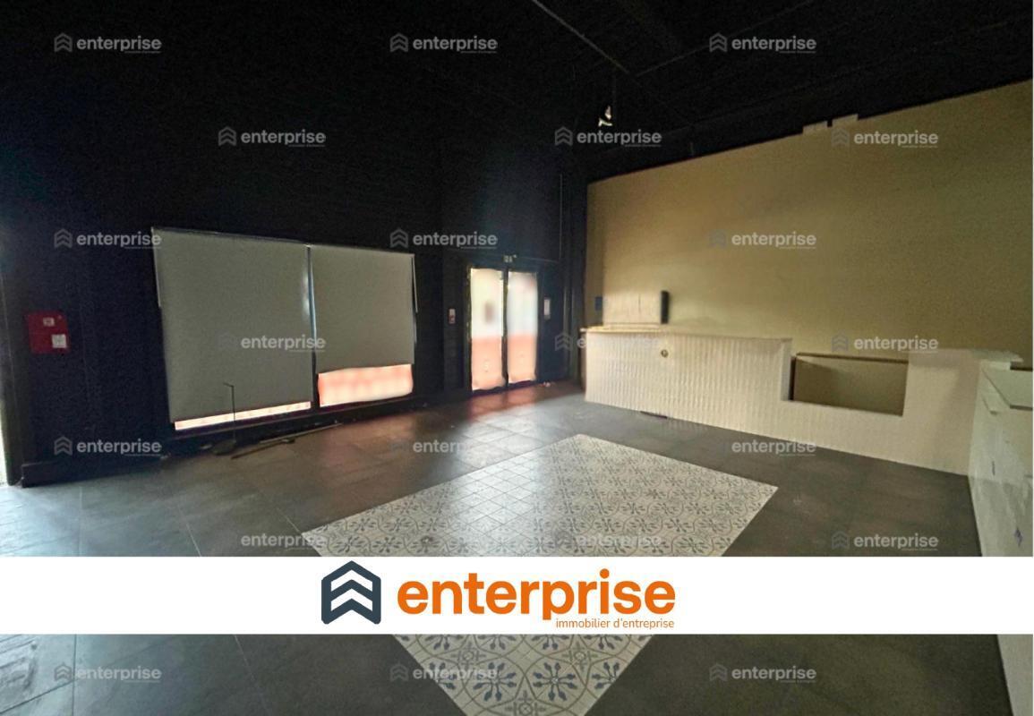 Retail in Chambly to rent Interior Photo- Image 1 of 6