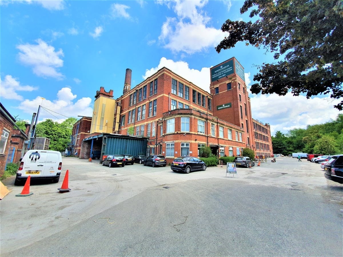 Welkin Rd, Stockport to rent Building Photo- Image 1 of 10