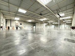 Light Industrial in Saint-Priest to rent Interior Photo- Image 1 of 4