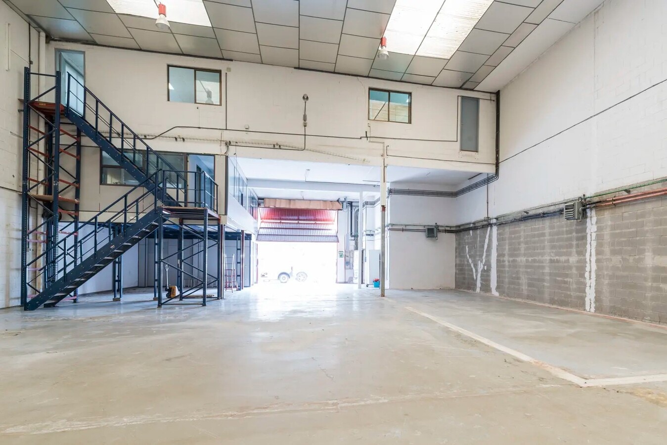 Cornellà de Llobregat, BAR 08758 -  -  - Interior Photo - Image 1 of 5