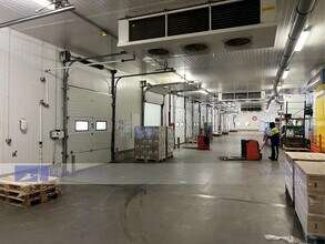 Industrial in SAINT-OUEN-L'AUMONE to rent Building Photo- Image 2 of 16